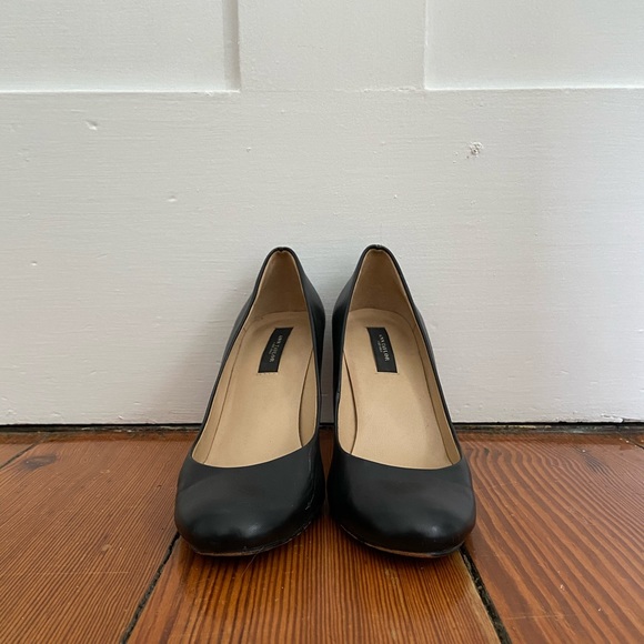 Ann Taylor classic black leather pumps, size 6.5 - Picture 4 of 6